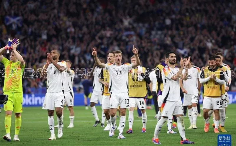 悟空下载官网版app中文在线年轻足球运动员博主推荐：精彩内容让你眼前一亮